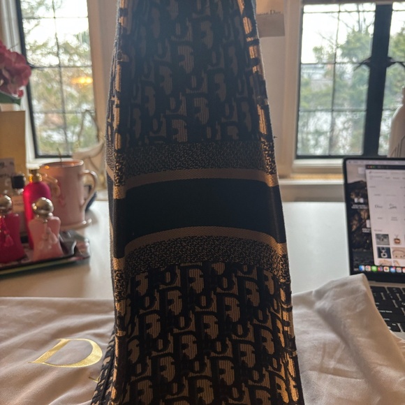 LARGE DIOR TOTE BOOK - Picture 5 of 6